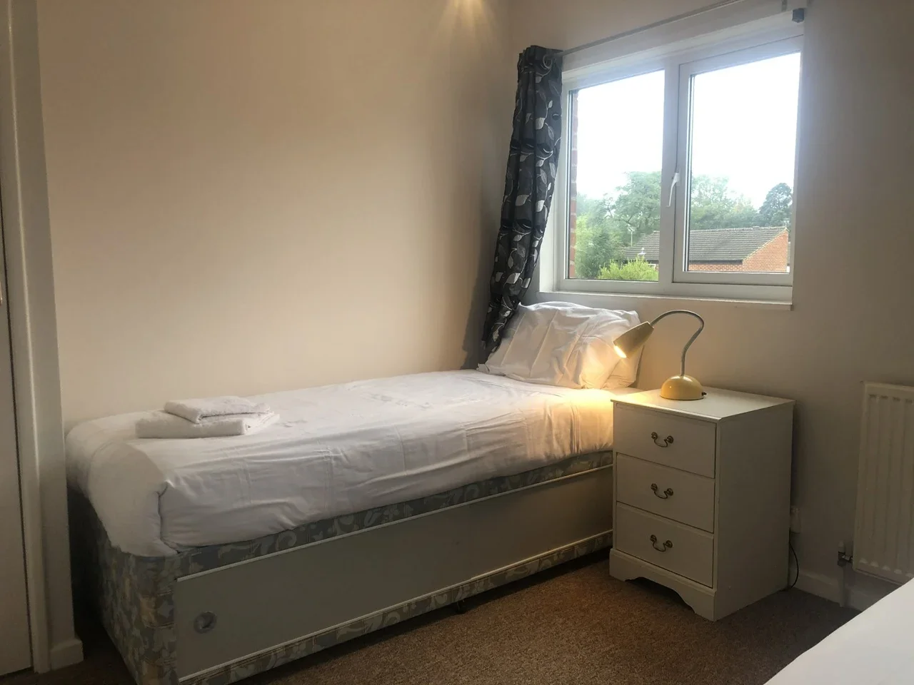 Room Galahad Close in Test Valley