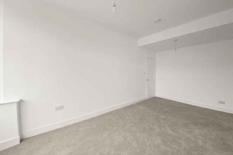 Flat Leighton Road in Greater London