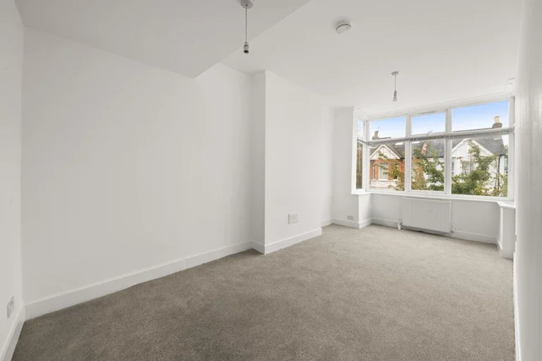 Flat Leighton Road in Greater London