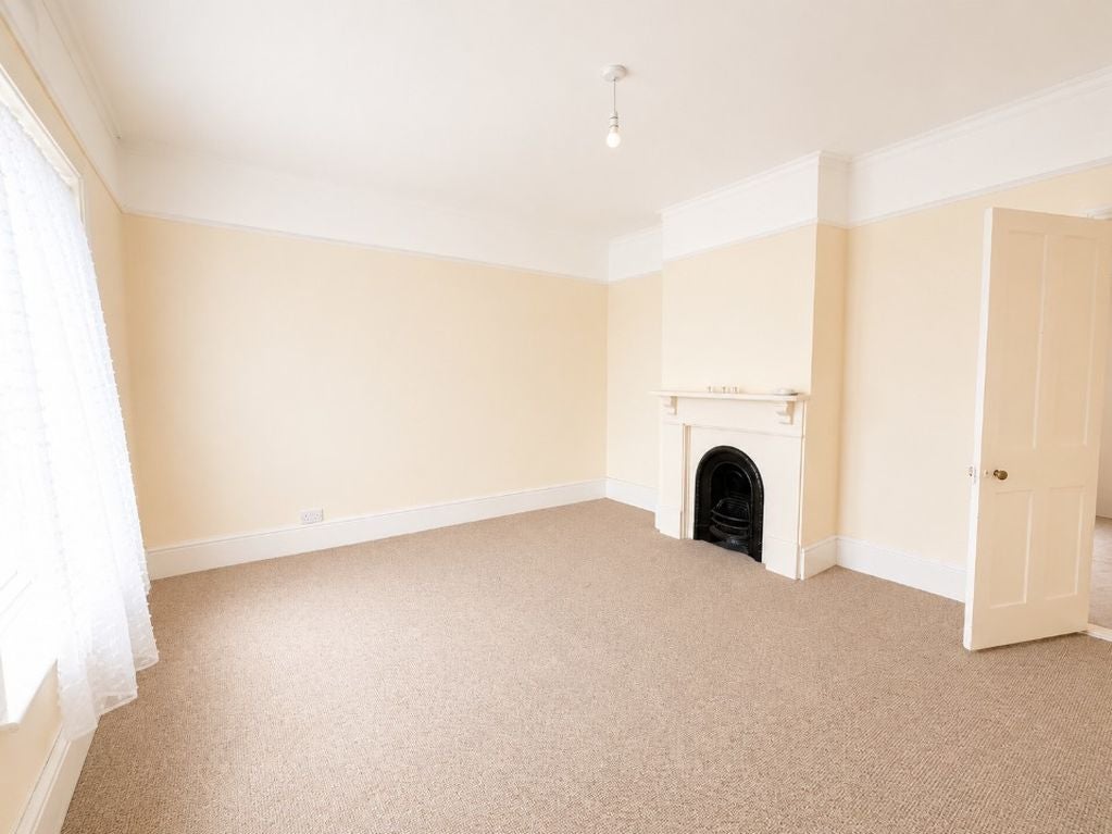Room Avenue Road in Gosport