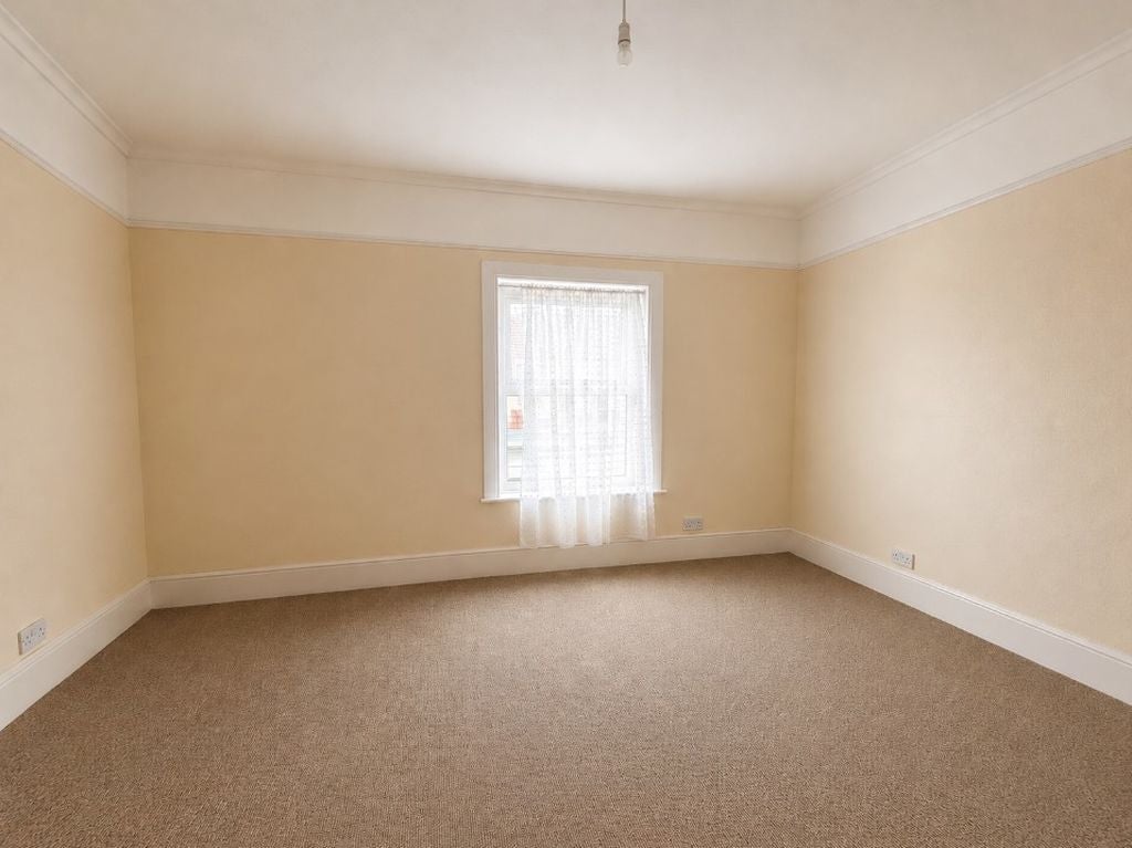 Room Avenue Road in Gosport