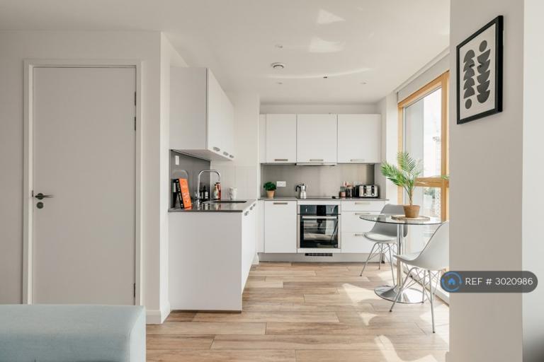 Flat Queen Street in Maidenhead