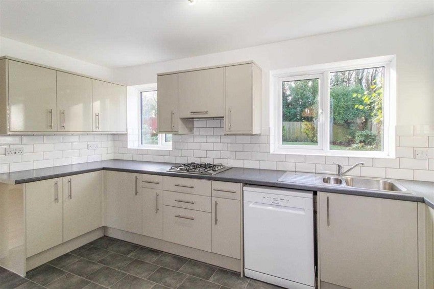 House Lanyon Close in Horsham
