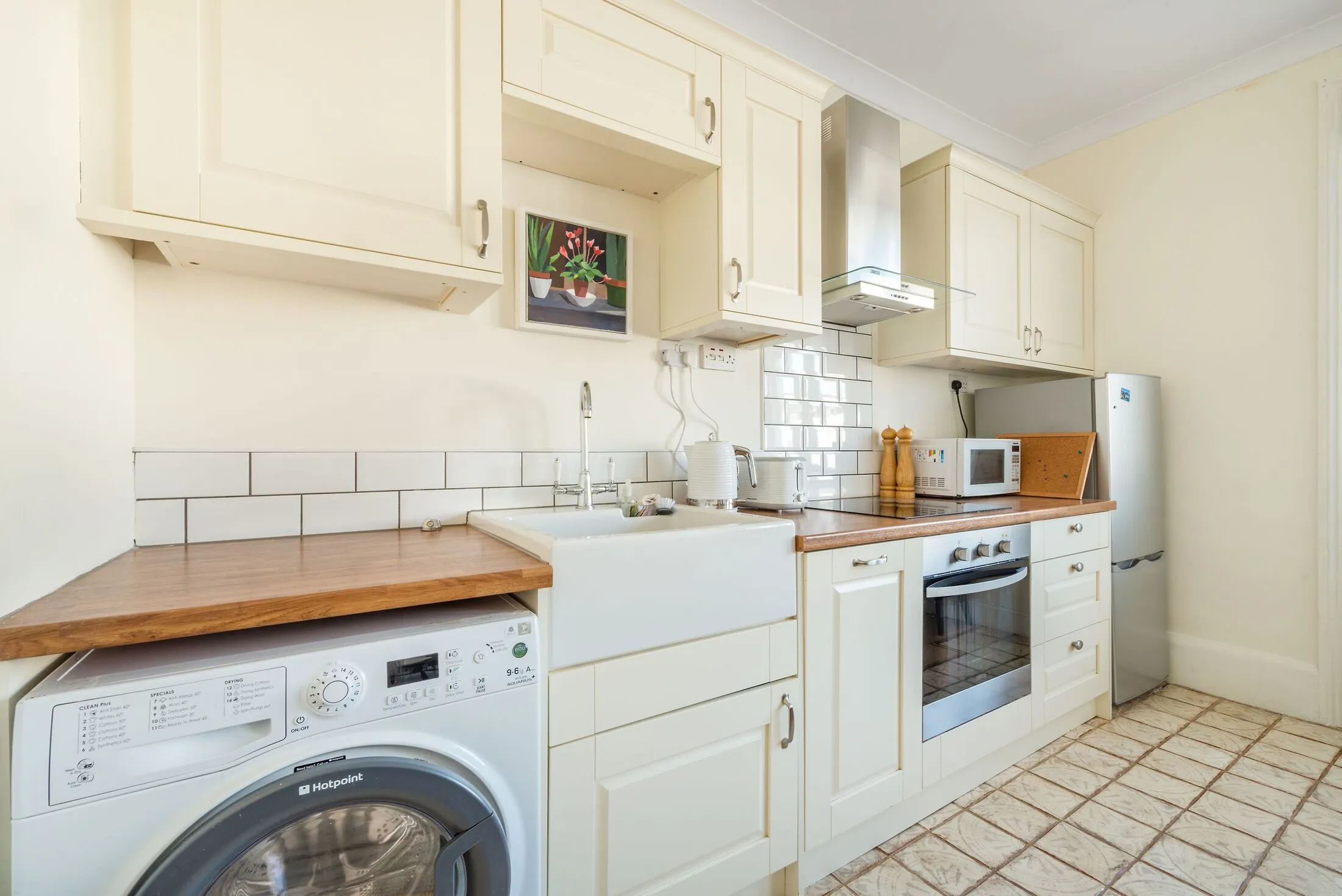 Flat Arundel Gardens in Greater London