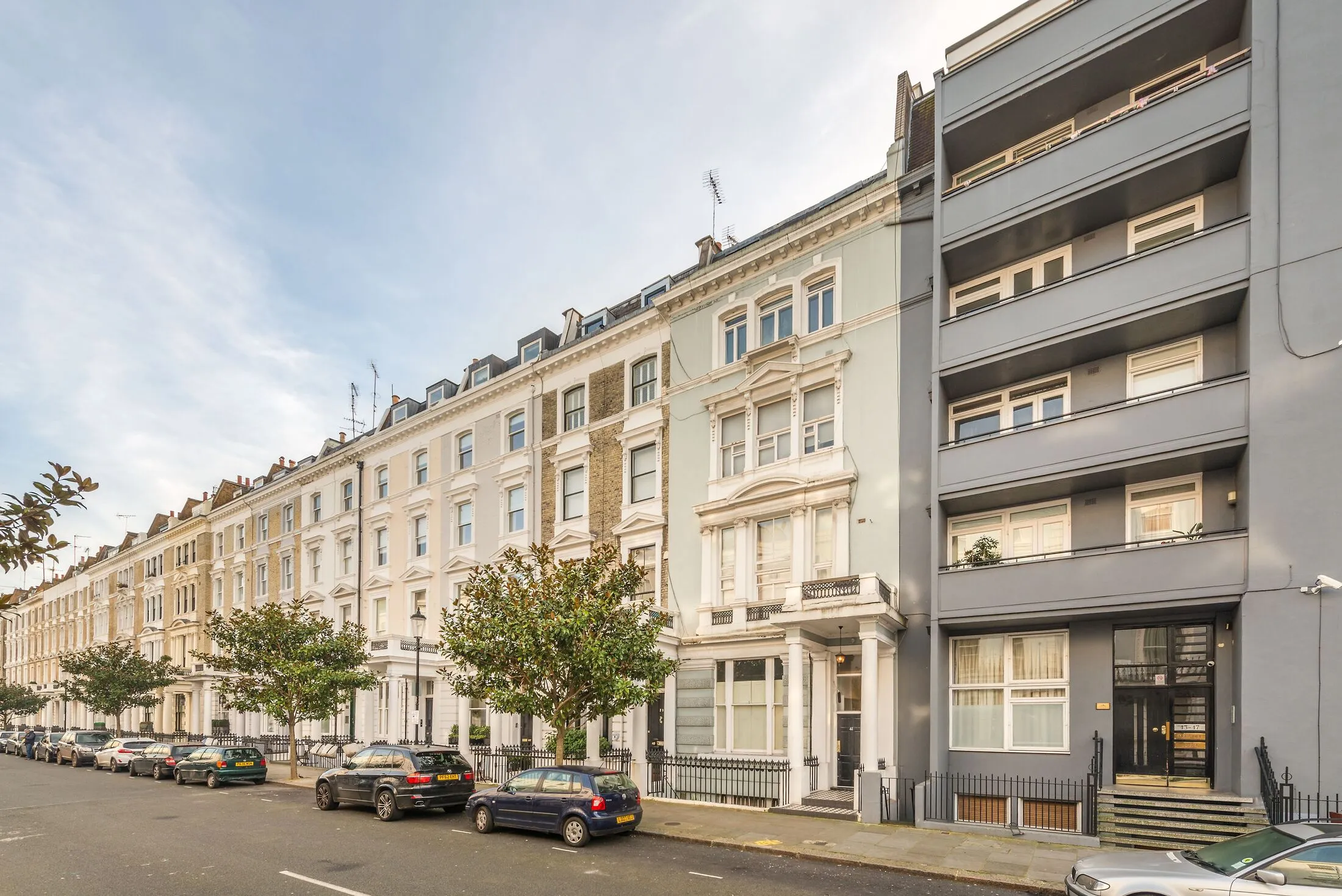 Flat Arundel Gardens in Greater London