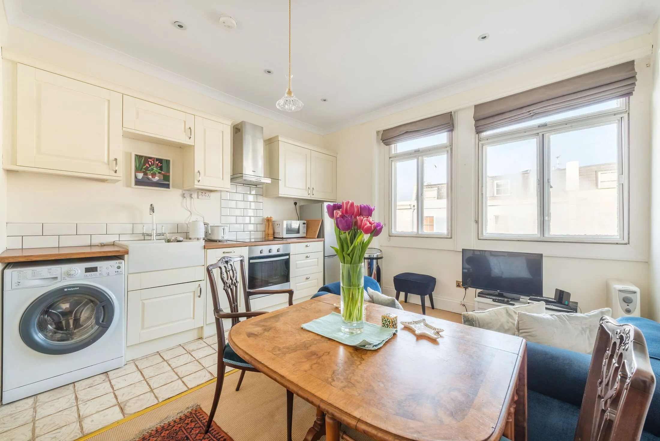 Flat Arundel Gardens in Greater London
