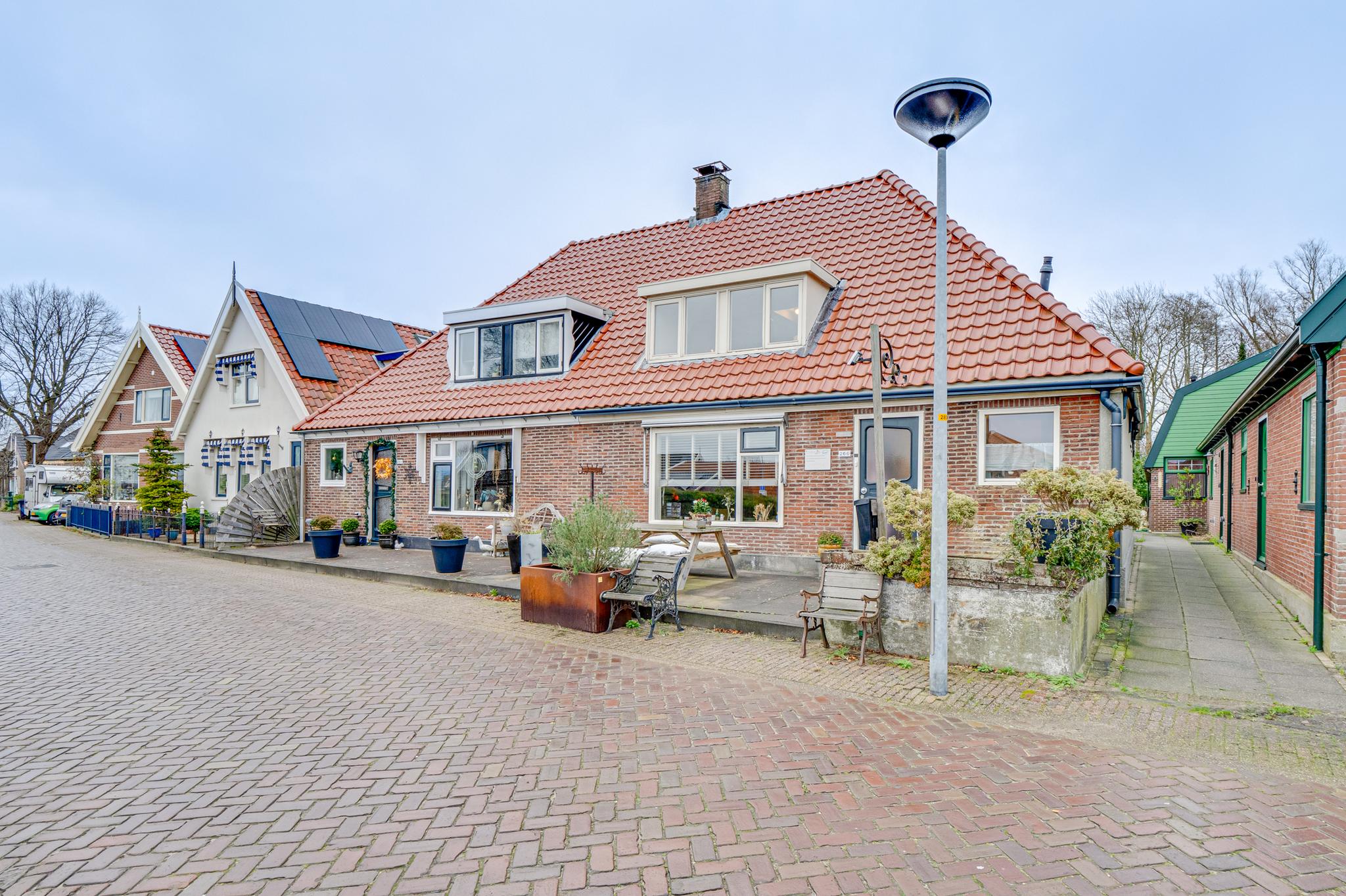 Twee-onder-één-kap te koop: Dorpsstraat 266, Zuid-Scharwoude
