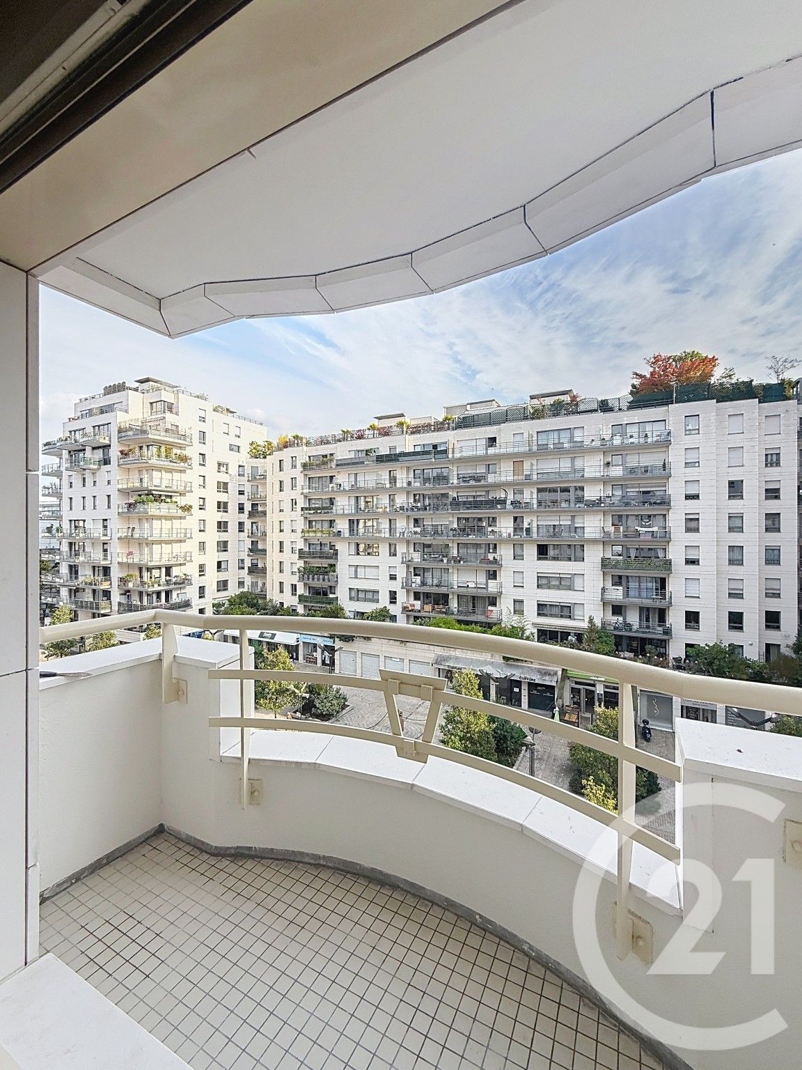 Flat Rue Marcel Cerdan in Levallois-Perret