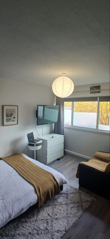 Room Chryssell Road in Greater London