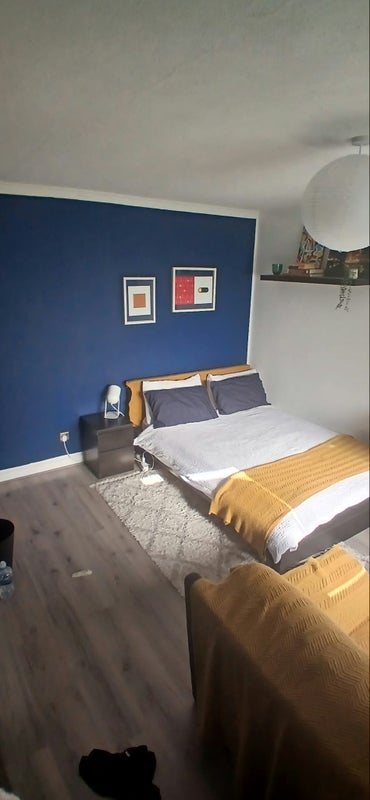 Room Chryssell Road in Greater London