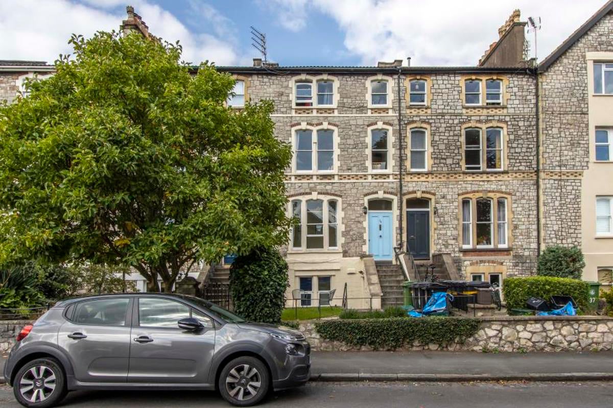 Flat Chandos Road in Bristol