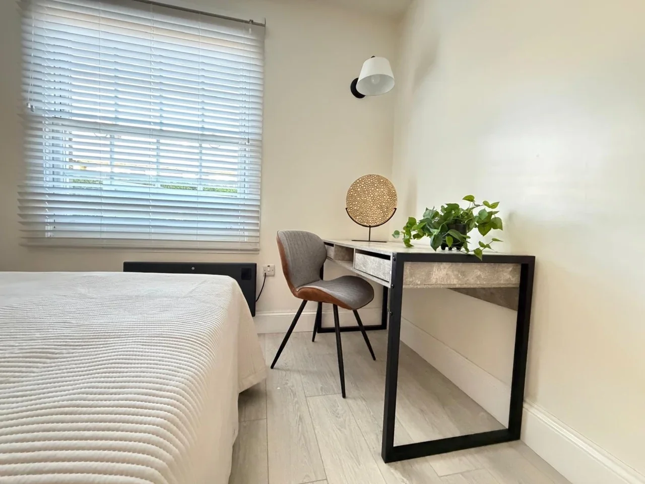 Room Braybrook Street in Greater London