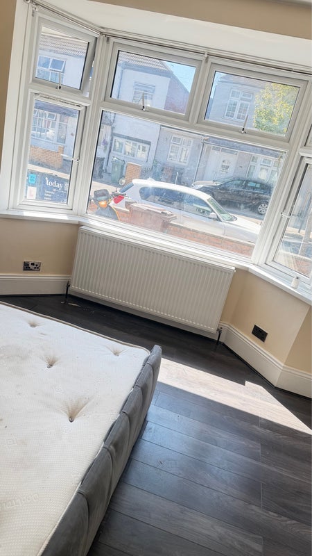 Room Stirling Road in Greater London