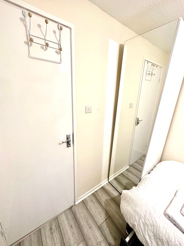 Room Freya Grove in Salford