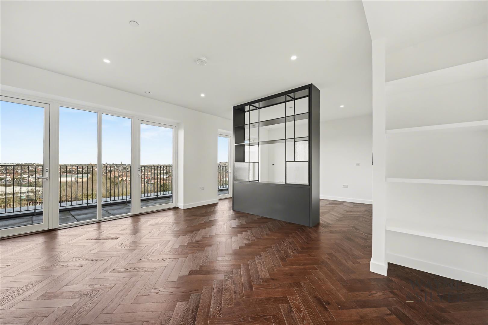 Flat Parkview Avenue in Greater London