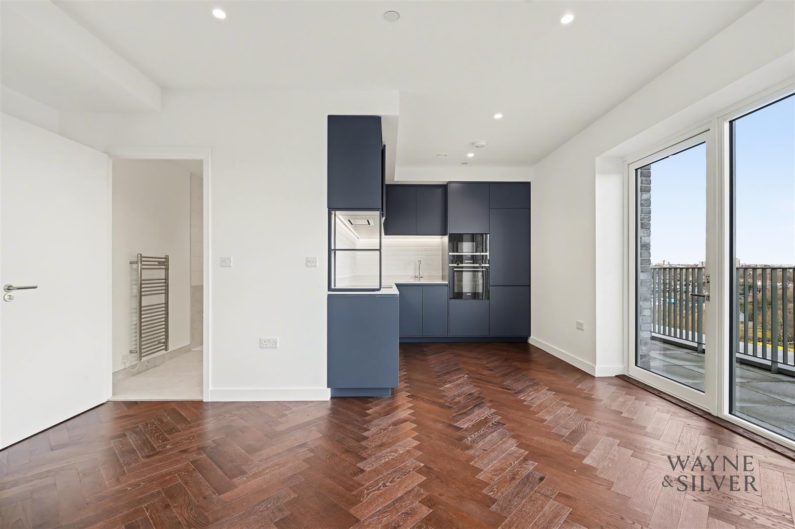 Flat Parkview Avenue in Greater London