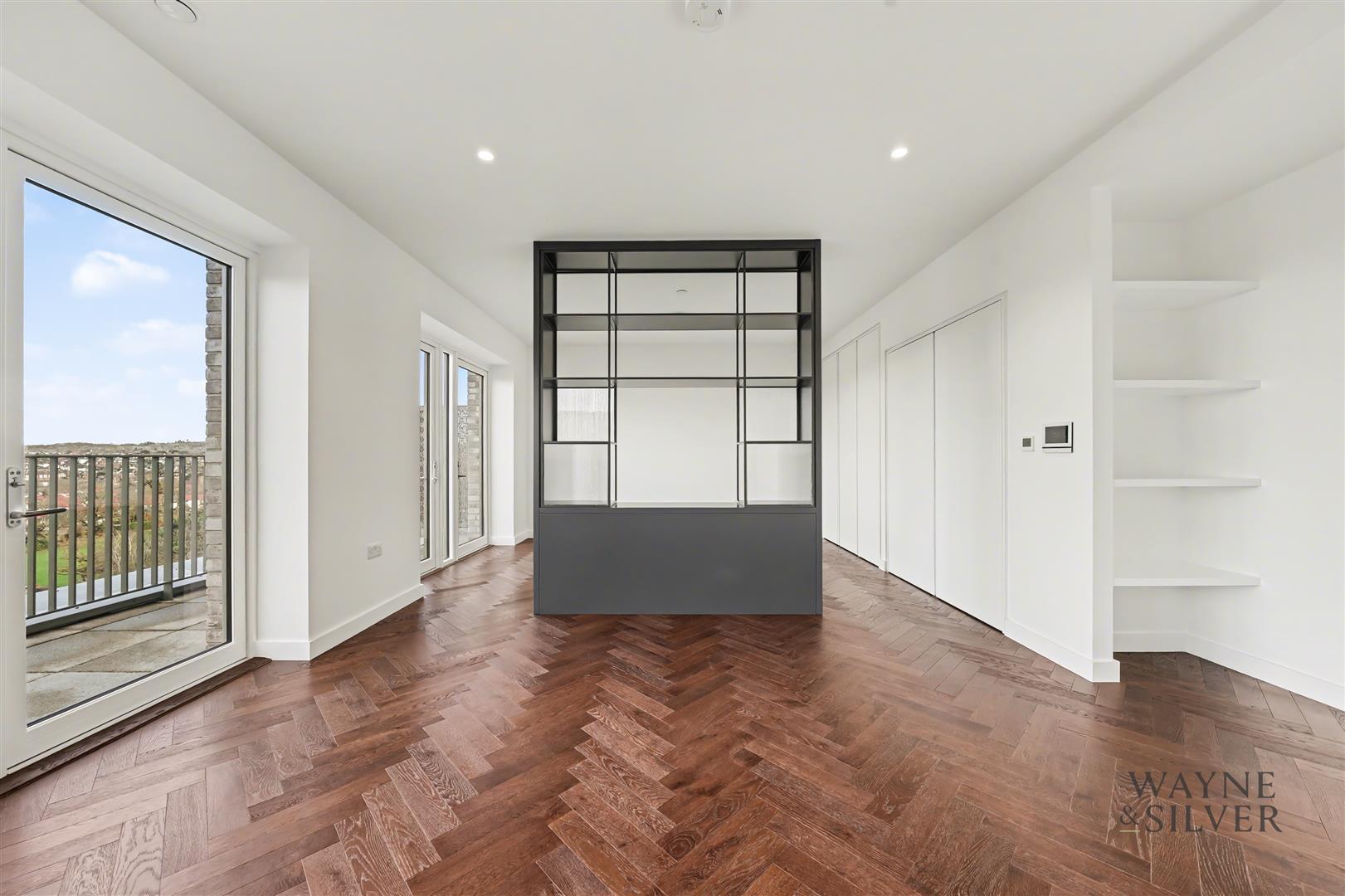 Flat Parkview Avenue in Greater London