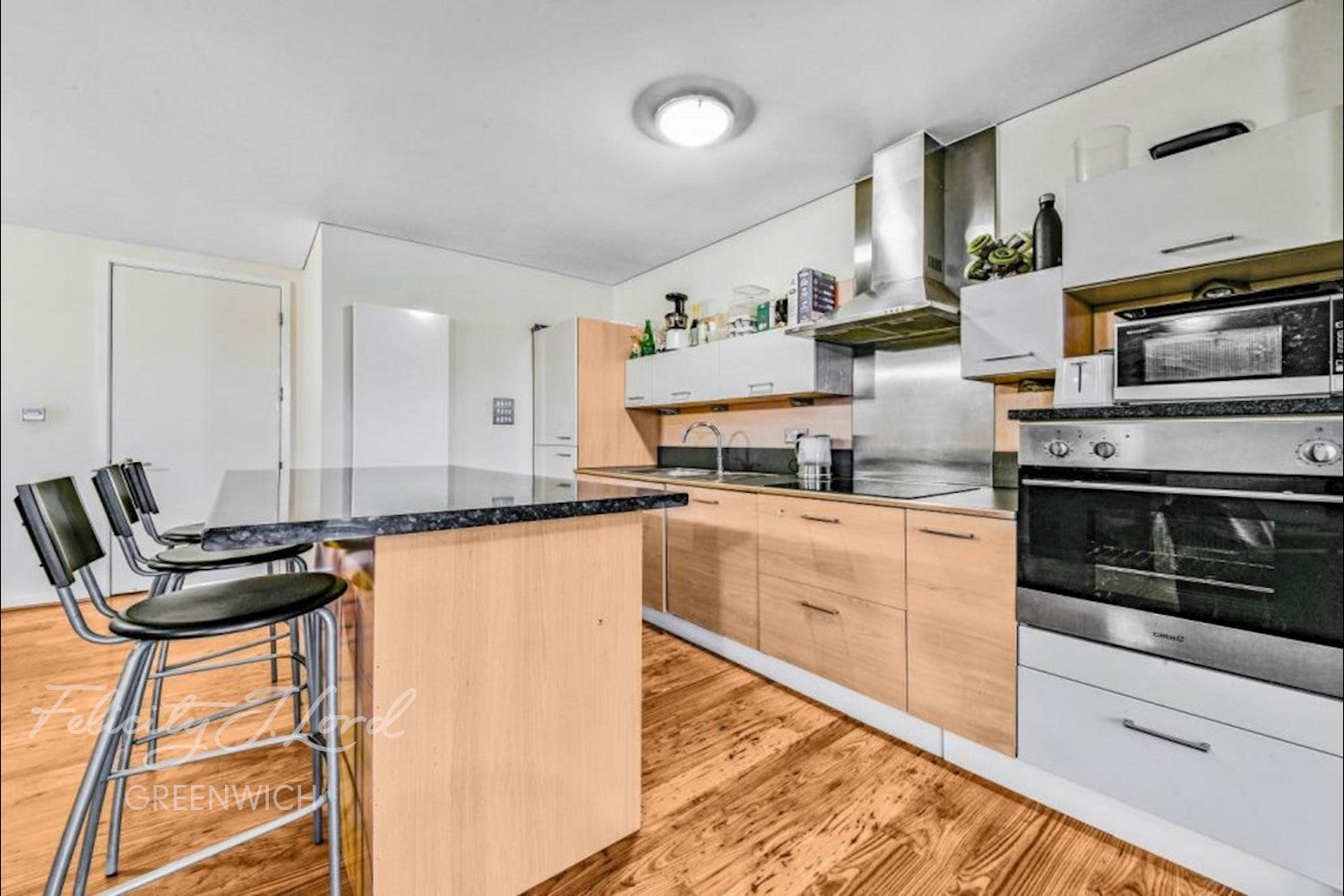 Flat West Parkside in Greater London