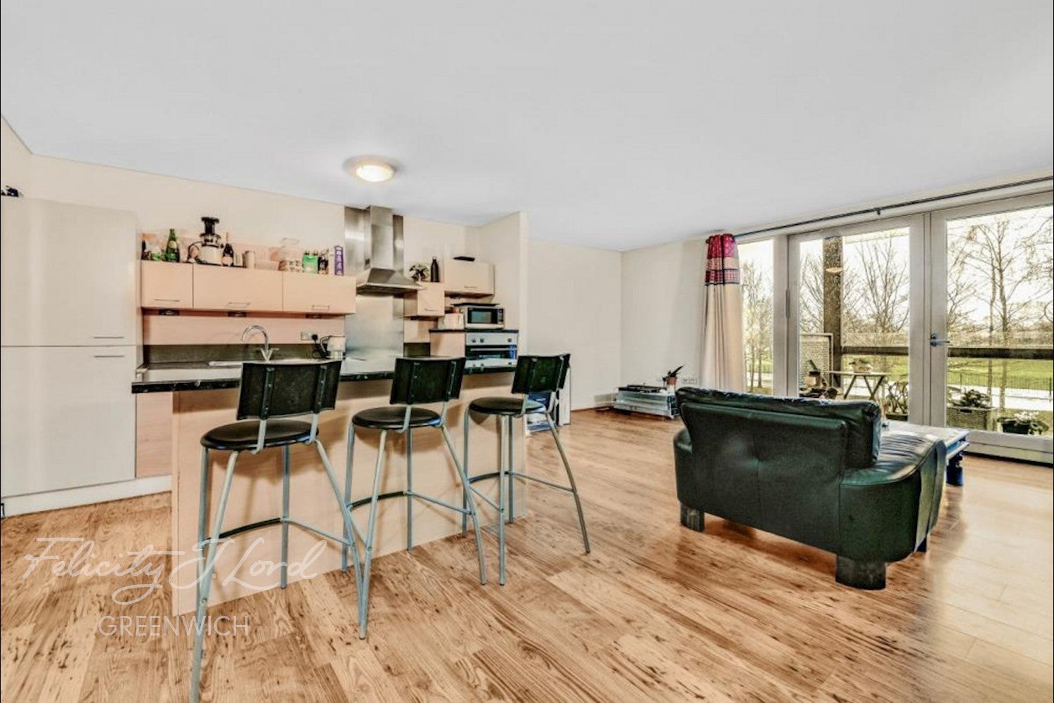 Flat West Parkside in Greater London