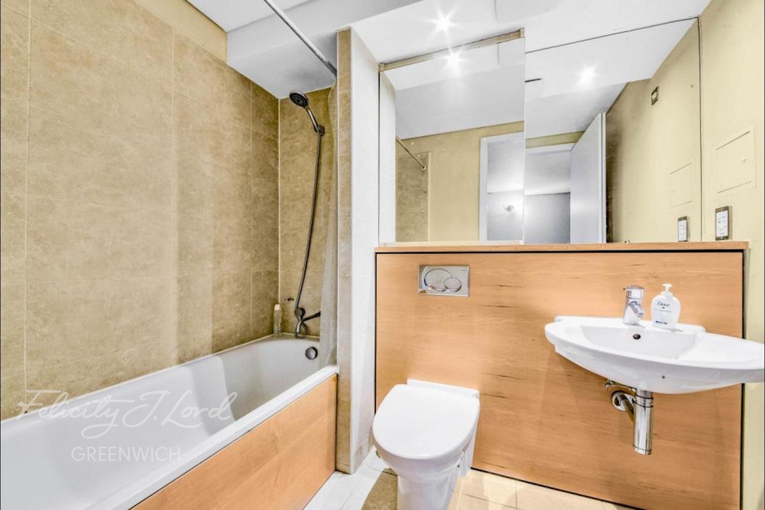 Flat West Parkside in Greater London