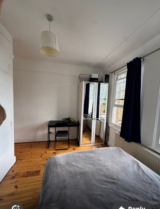 Room Hewitt Avenue in Greater London