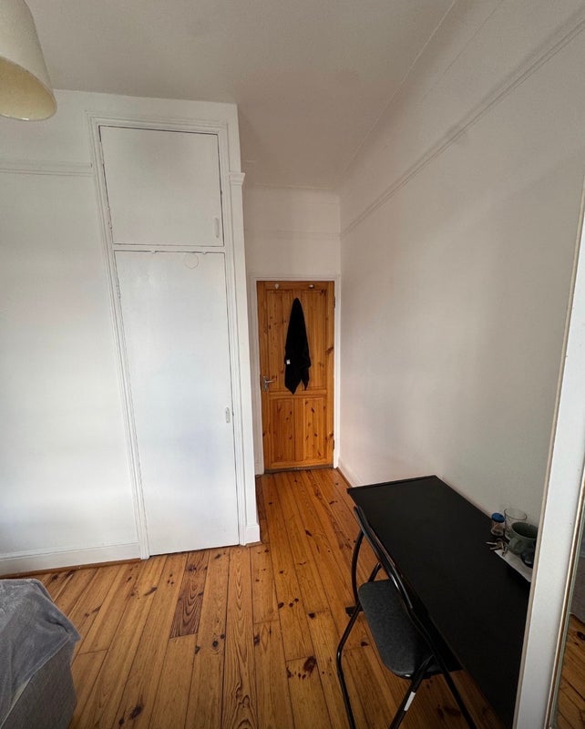 Room Hewitt Avenue in Greater London