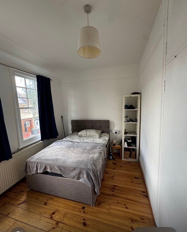 Room Hewitt Avenue in Greater London