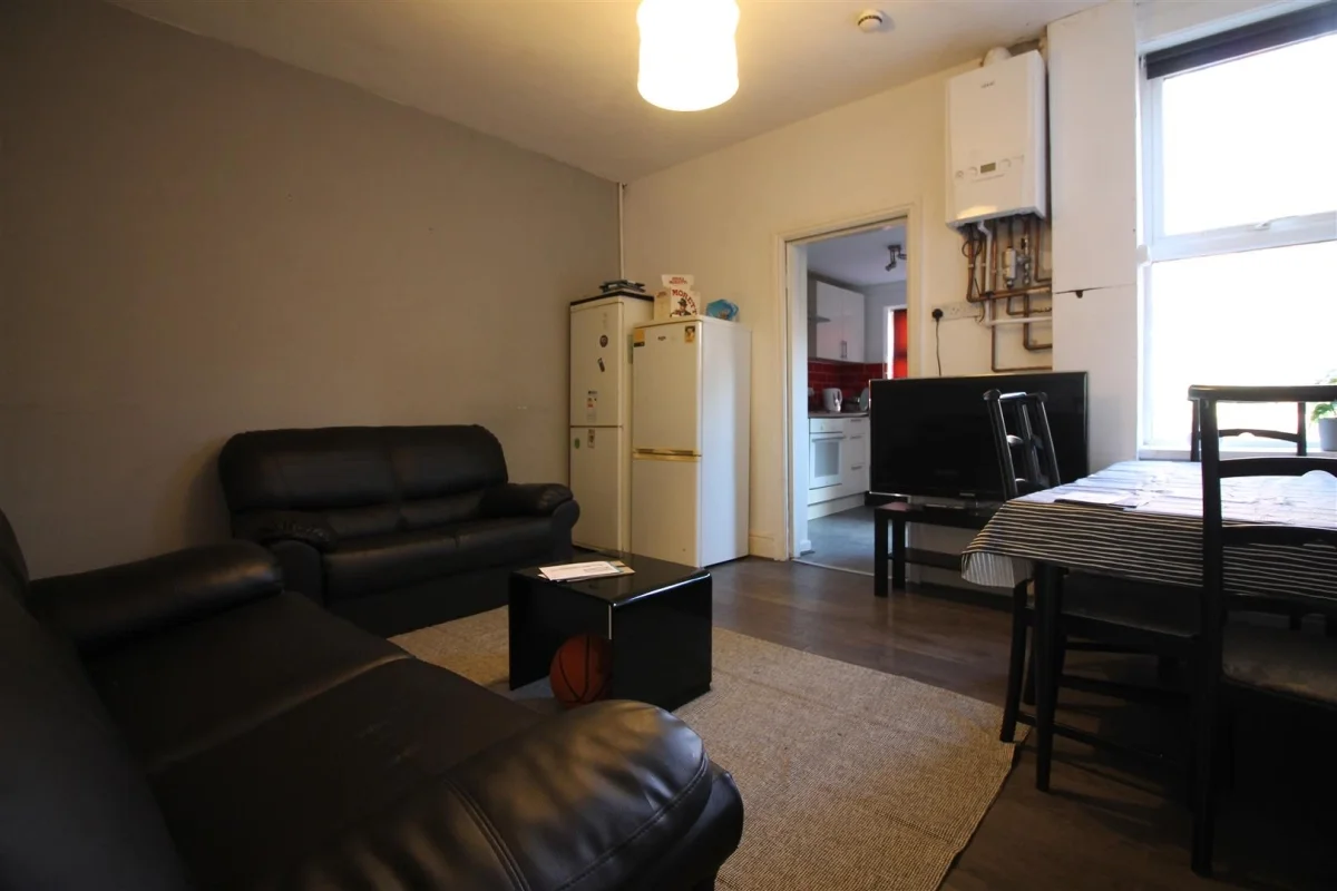 Room Back Mayville Place in Leeds