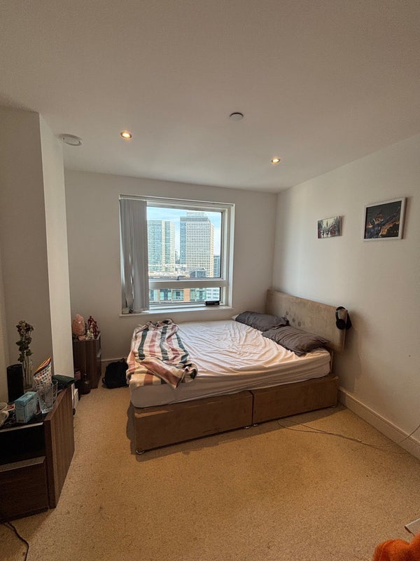 Room Lincoln Plaza in Greater London