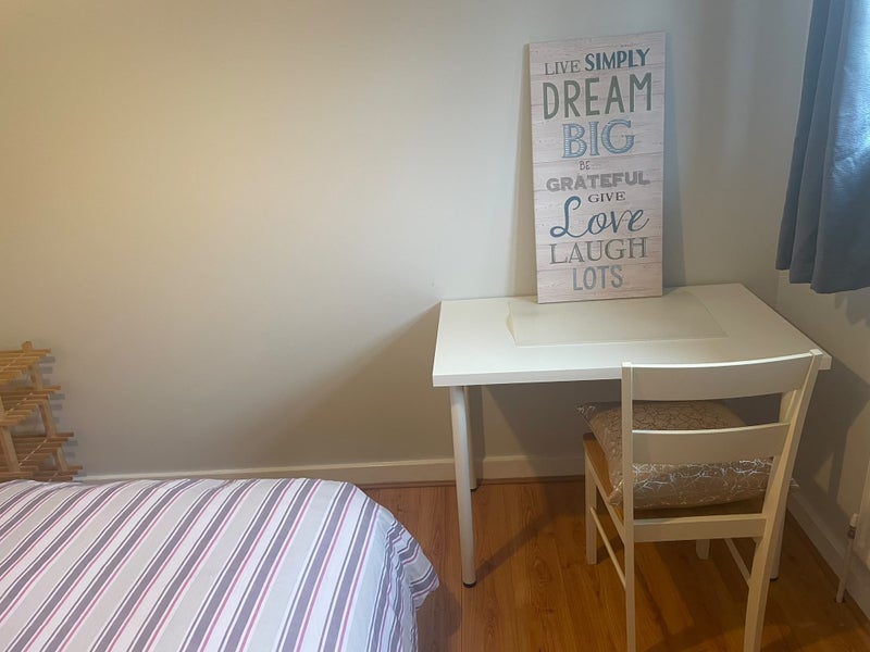 Room Hove Avenue in Greater London