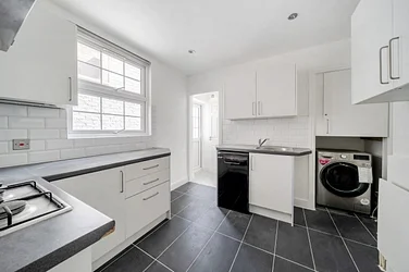 Flat Fielding Road in Greater London