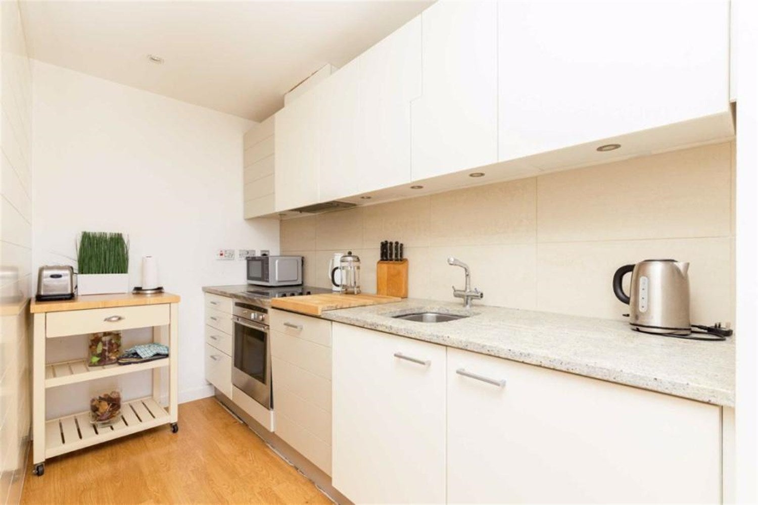 Flat Hutching's Street in Greater London