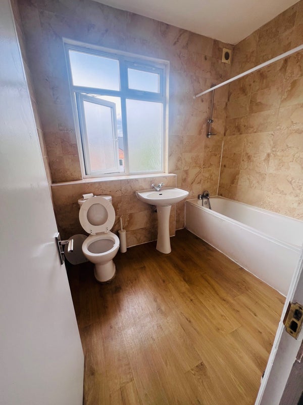 Room Glenfarg Road in Greater London