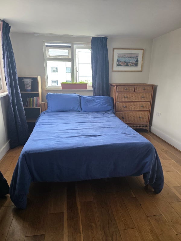 Room Aldbourne Road in Greater London