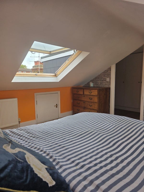 Room Aldbourne Road in Greater London