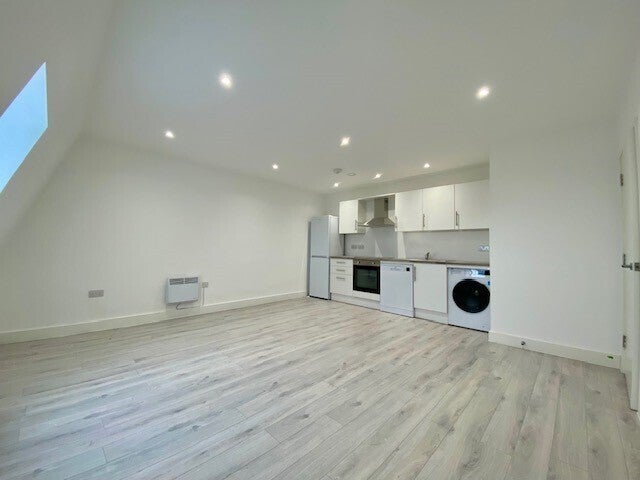 Flat Gatehouse Way in Aylesbury