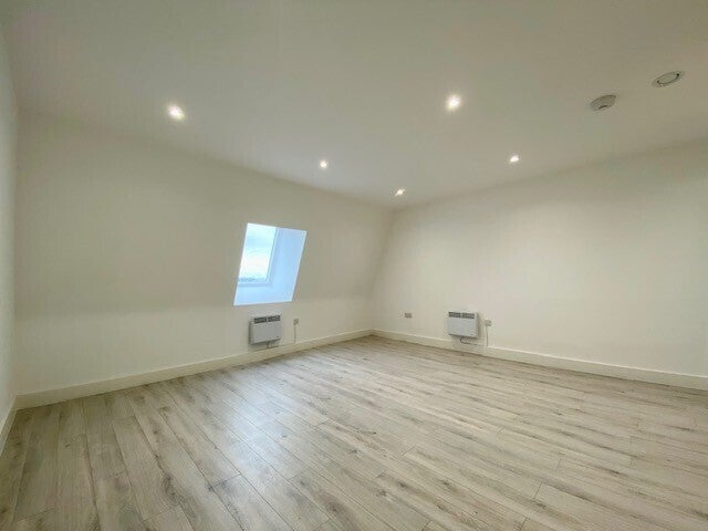 Flat Gatehouse Way in Aylesbury