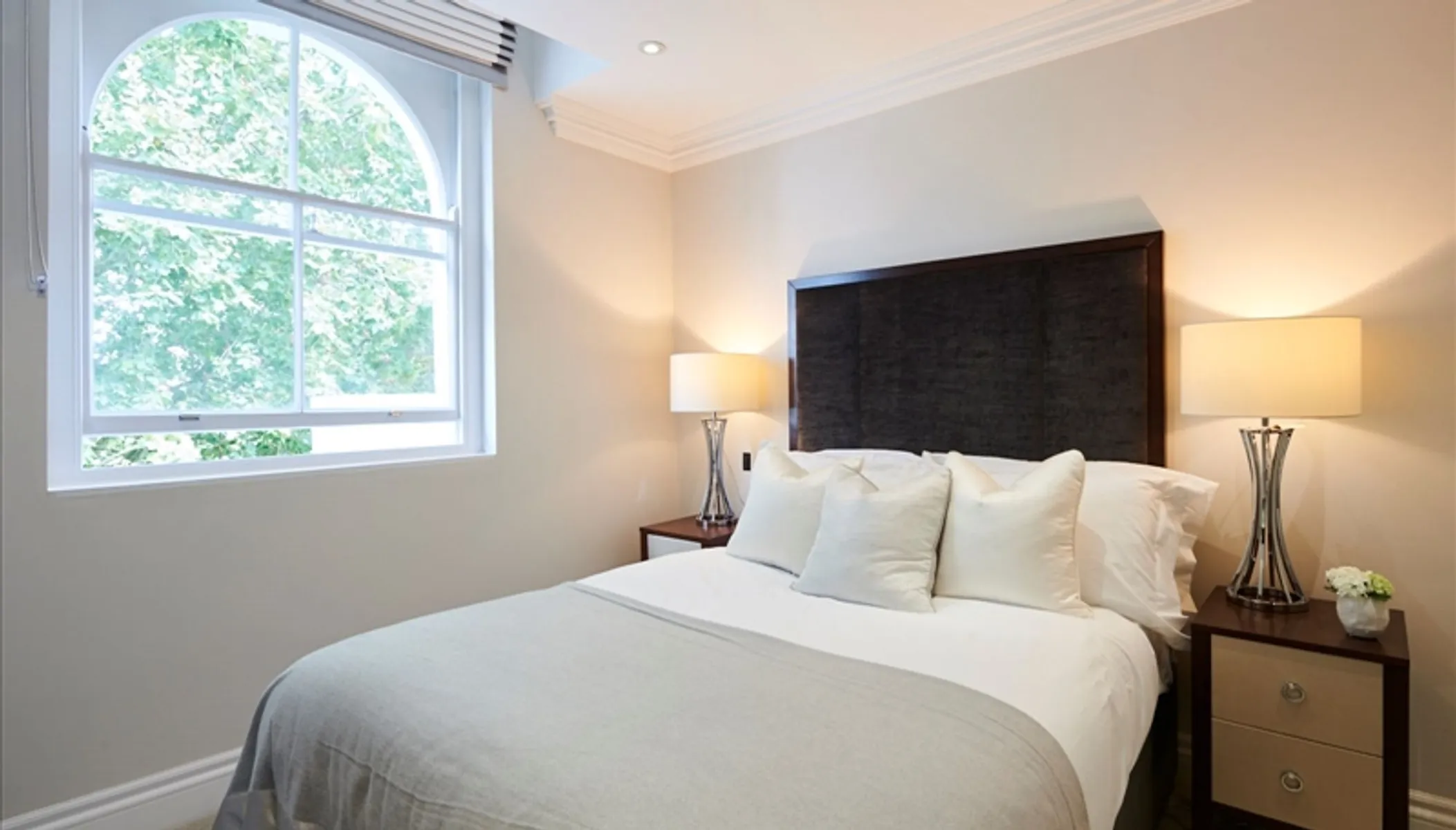 Flat Kensington Gardens Square in City of Westminster
