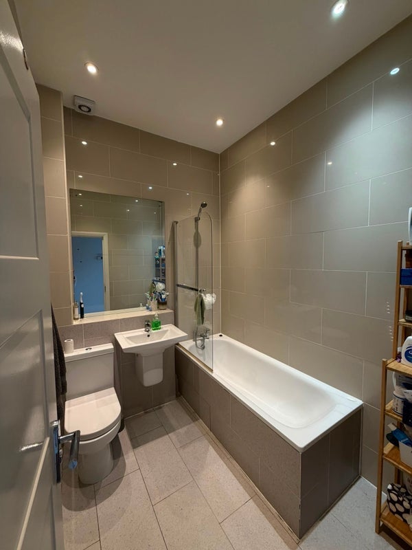 Room Stoke Newington High Street in Greater London