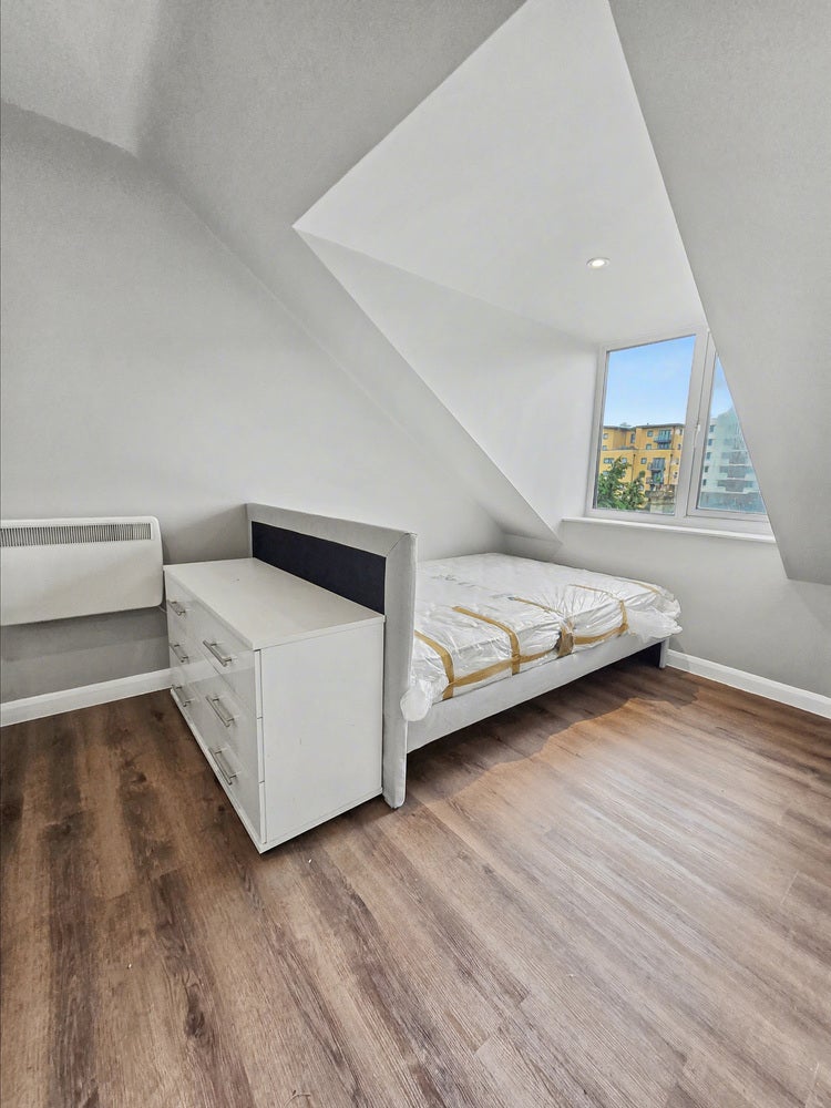 Room Westland Road in Watford