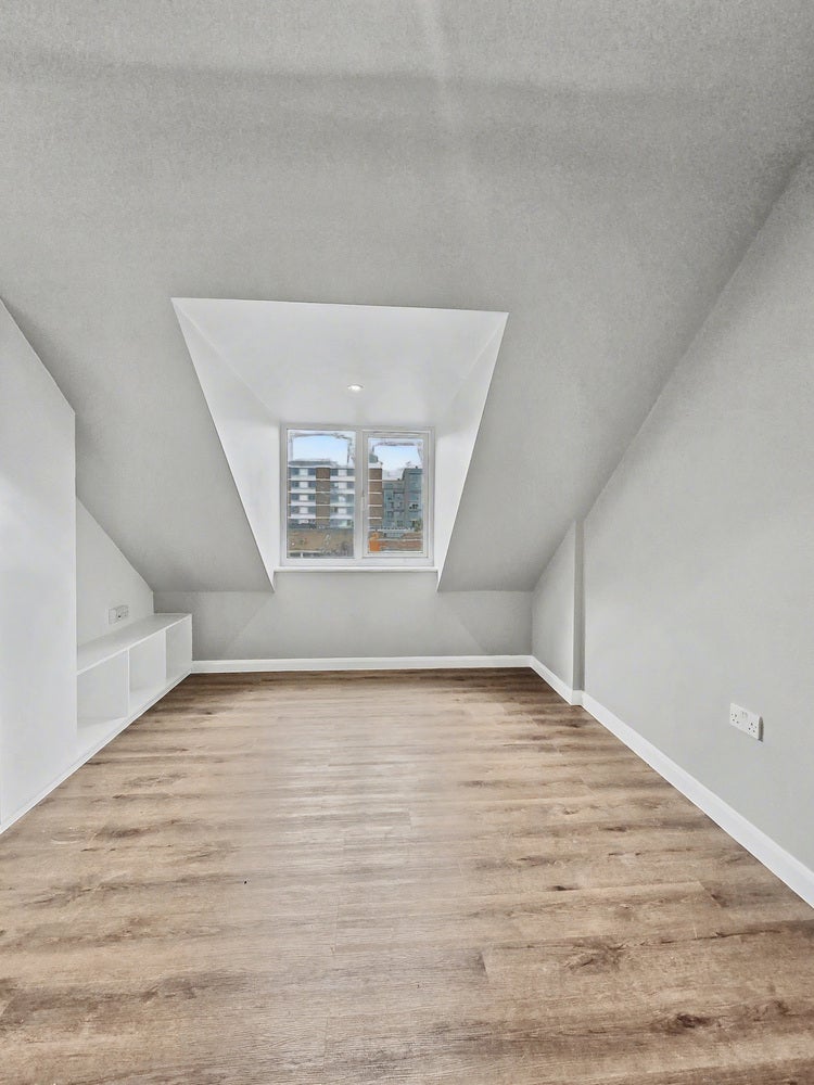 Room Westland Road in Watford