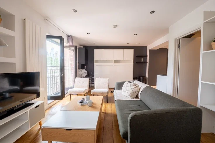Flat Grimsby Street in Greater London
