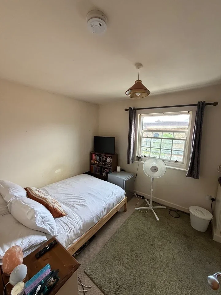 Room Hastings Street in Greater London