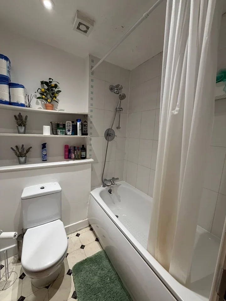 Room Hastings Street in Greater London