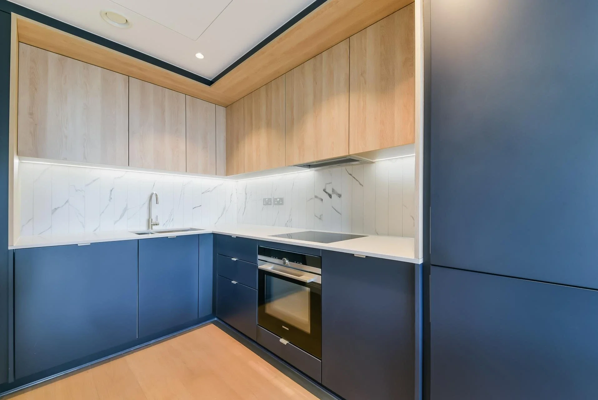 Flat Phoenix Court in Greater London