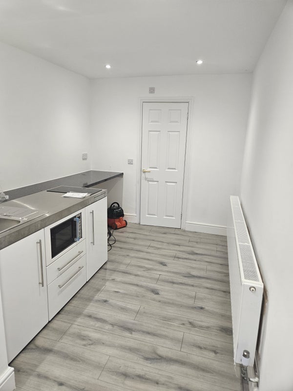 Room Dale Green Road in Greater London