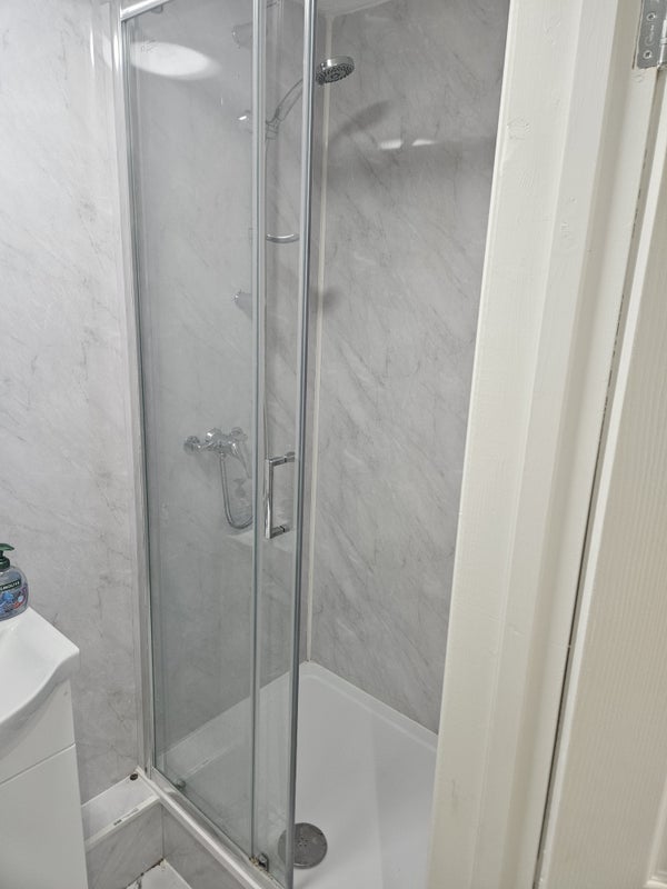Room Dale Green Road in Greater London