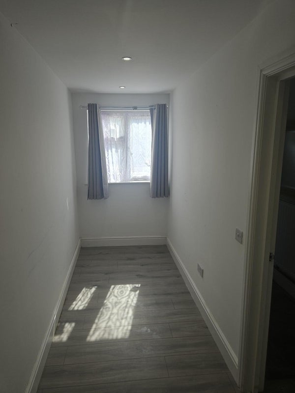 Room Dale Green Road in Greater London