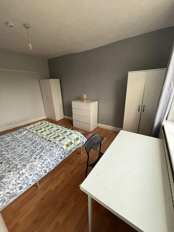 Room East Lane in Greater London