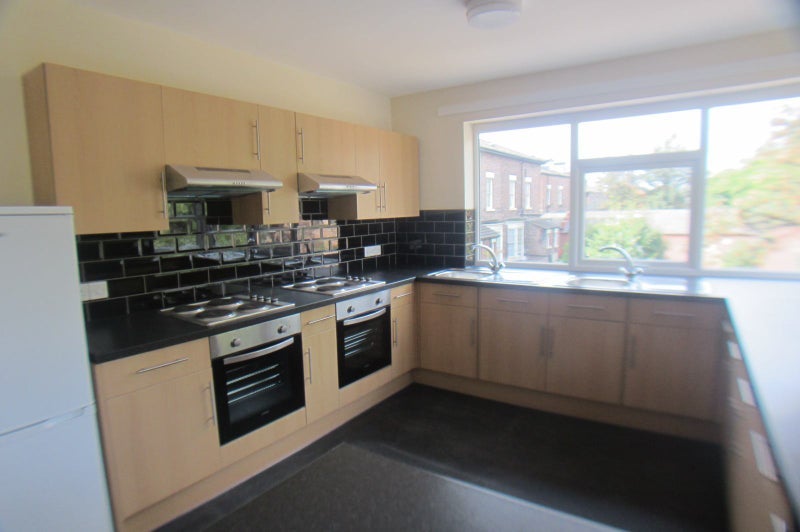 Room Merton Road in Bootle